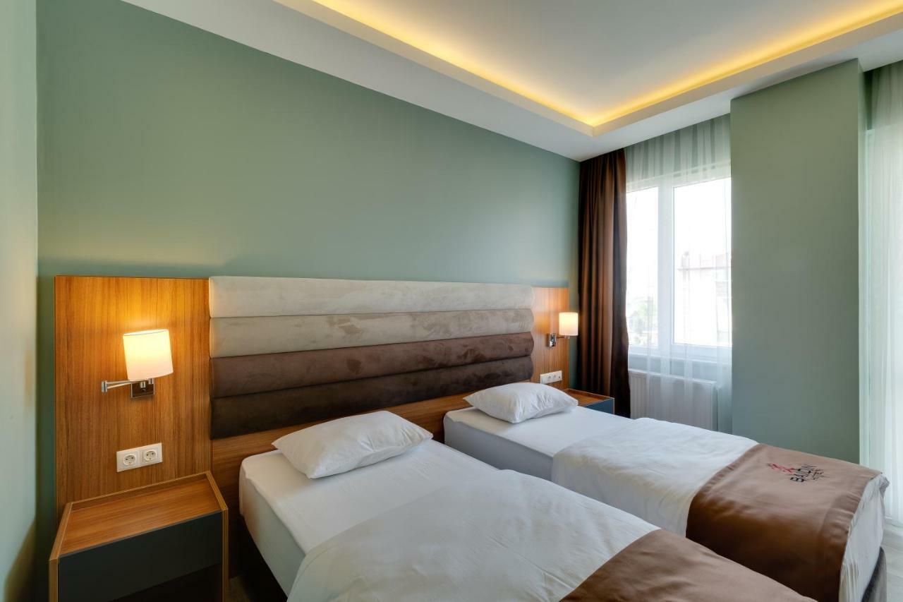 City Hotel Batoumi Extérieur photo
