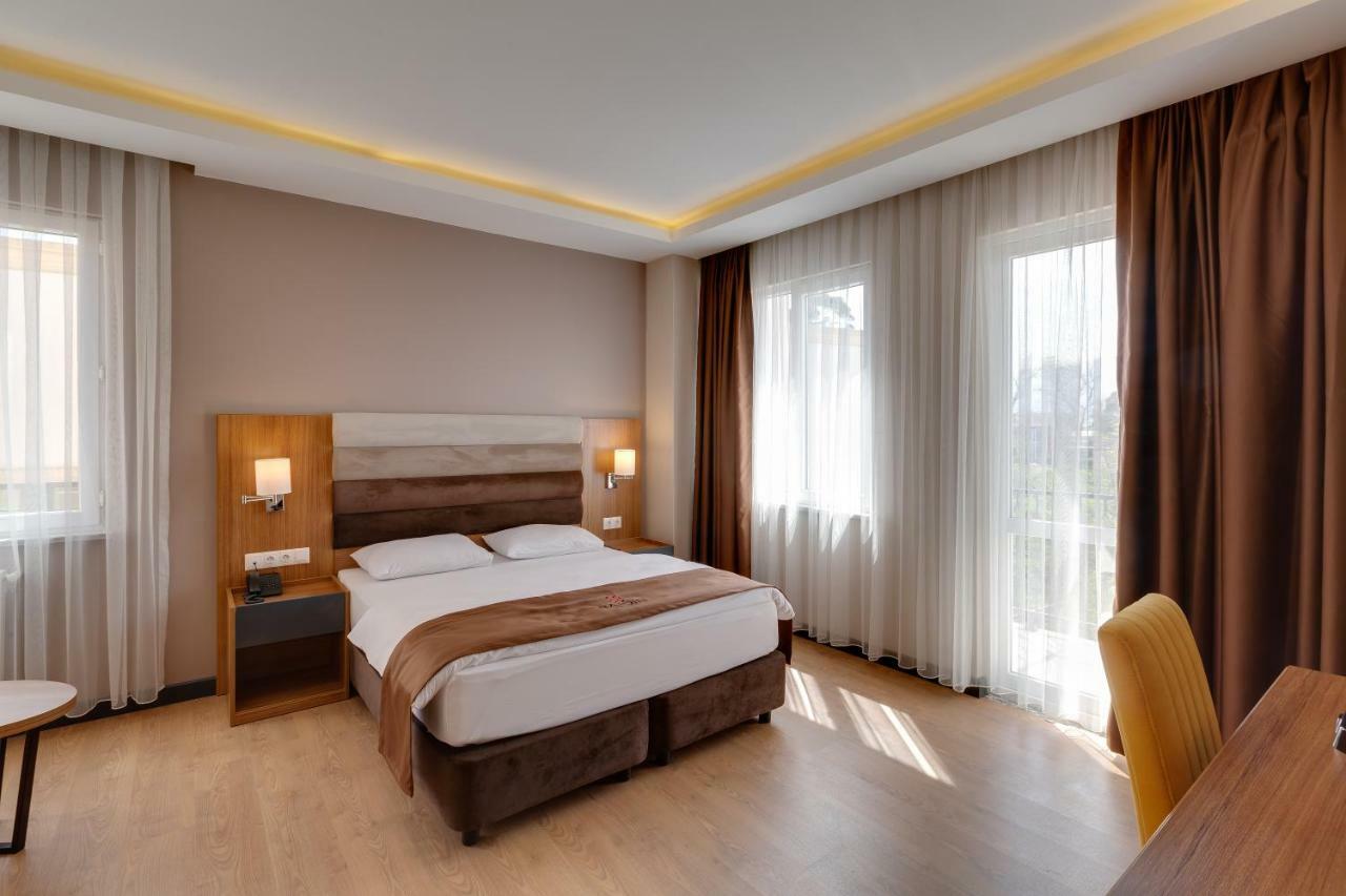 City Hotel Batoumi Extérieur photo