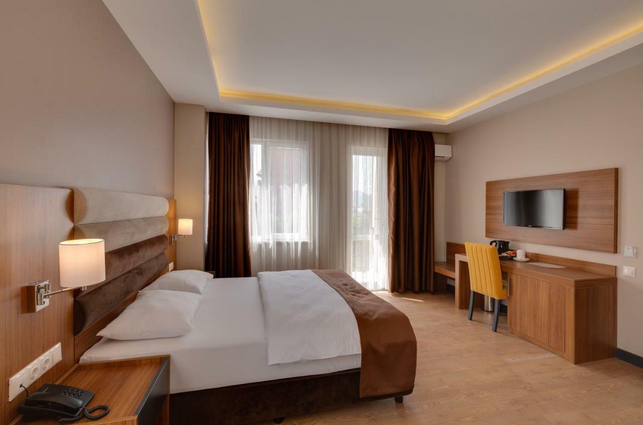 City Hotel Batoumi Extérieur photo