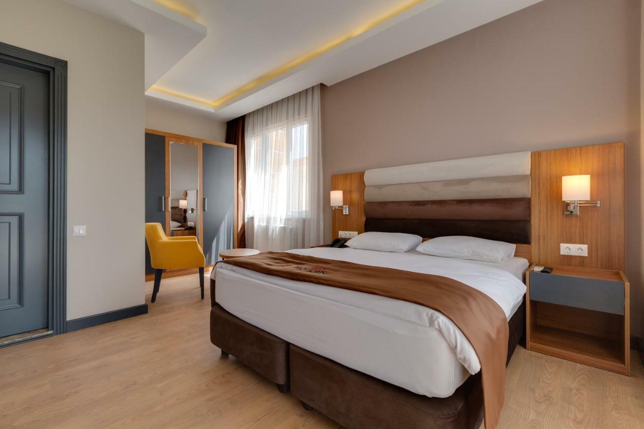 City Hotel Batoumi Extérieur photo