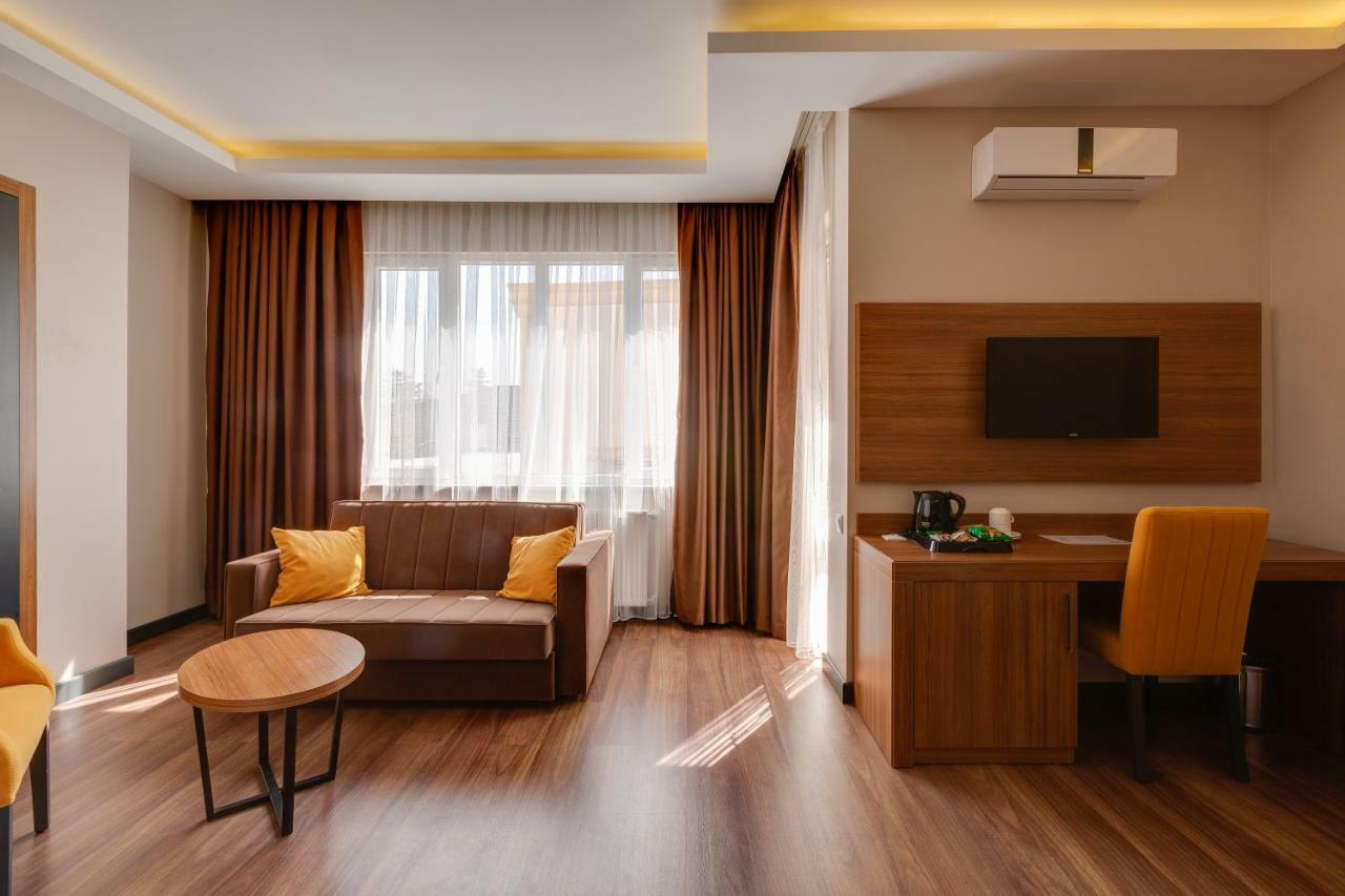 City Hotel Batoumi Extérieur photo