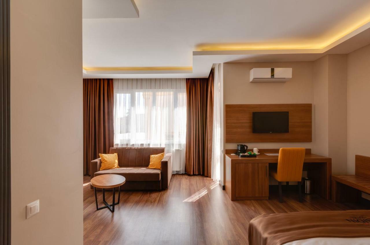 City Hotel Batoumi Extérieur photo
