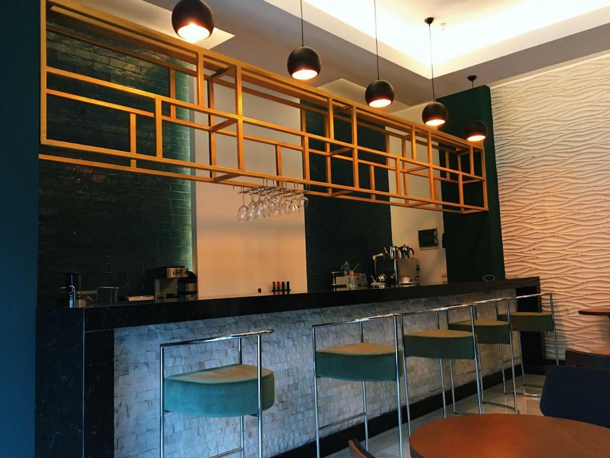 City Hotel Batoumi Extérieur photo